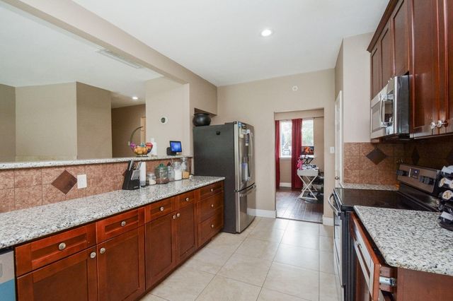 1402 Chestnut Ridge Rd, Kingwood, TX 77339