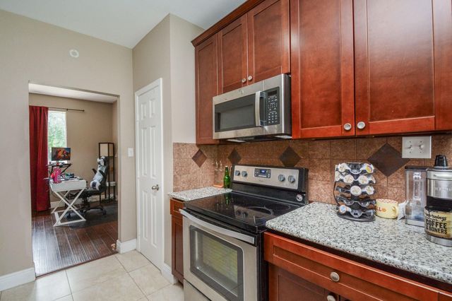 1402 Chestnut Ridge Rd, Kingwood, TX 77339