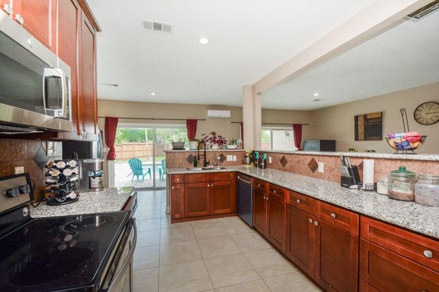 1402 Chestnut Ridge Rd, Kingwood, TX 77339