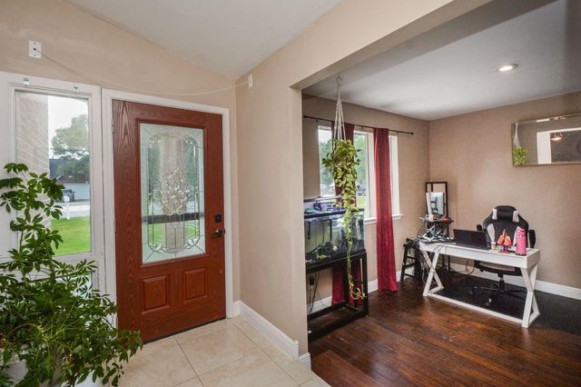 1402 Chestnut Ridge Rd, Kingwood, TX 77339