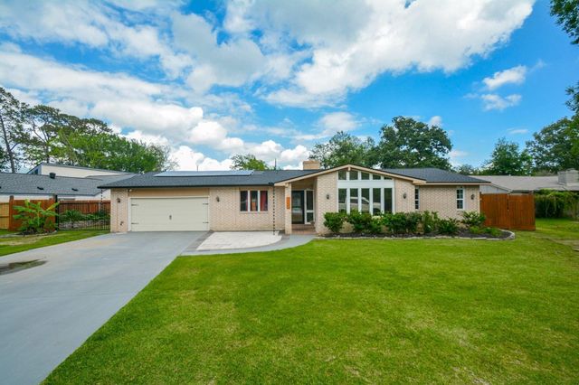 1402 Chestnut Ridge Rd, Kingwood, TX 77339