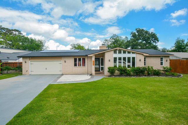 1402 Chestnut Ridge Rd, Kingwood, TX 77339