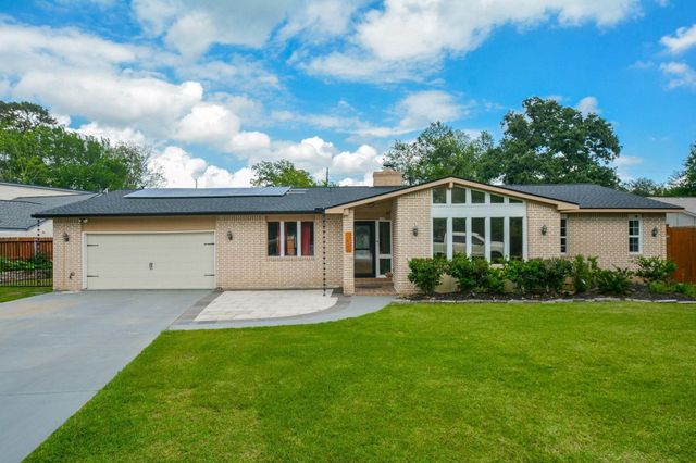 1402 Chestnut Ridge Rd, Kingwood, TX 77339
