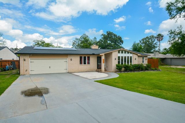 1402 Chestnut Ridge Rd, Kingwood, TX 77339