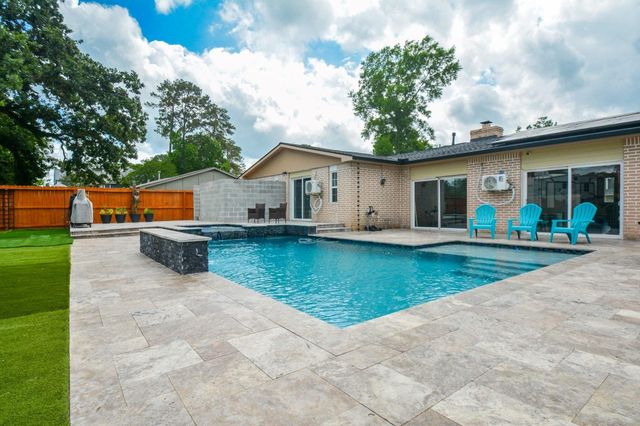 1402 Chestnut Ridge Rd, Kingwood, TX 77339