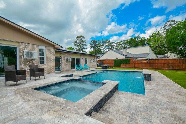 1402 Chestnut Ridge Rd, Kingwood, TX 77339