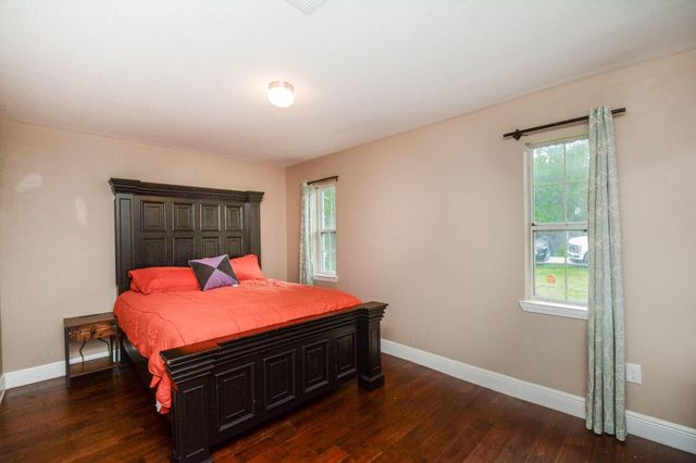 1402 Chestnut Ridge Rd, Kingwood, TX 77339