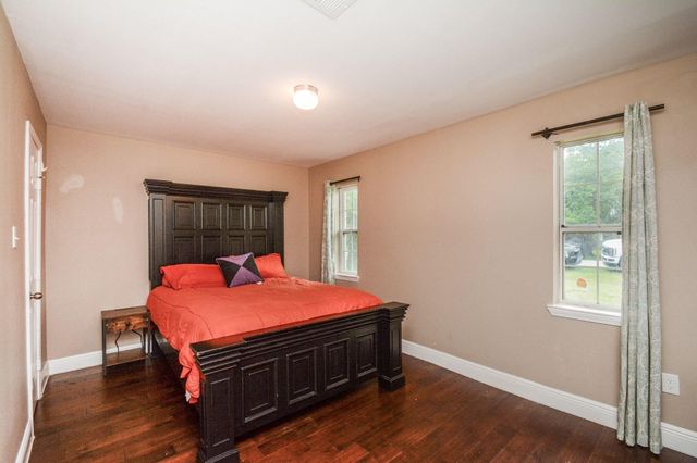 1402 Chestnut Ridge Rd, Kingwood, TX 77339