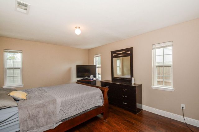 1402 Chestnut Ridge Rd, Kingwood, TX 77339