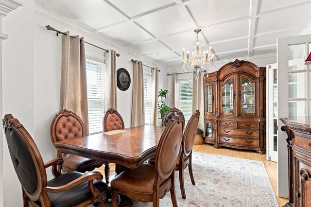 27 Elm St, Ludlow, MA 01056