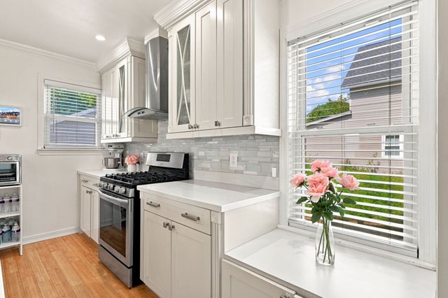 27 Elm St, Ludlow, MA 01056