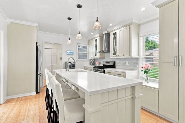 27 Elm St, Ludlow, MA 01056
