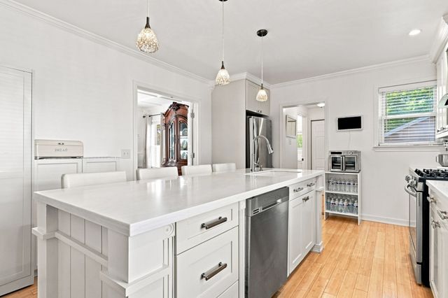27 Elm St, Ludlow, MA 01056