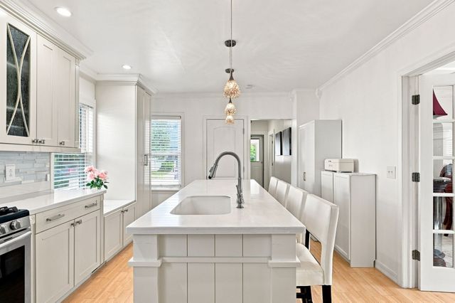 27 Elm St, Ludlow, MA 01056