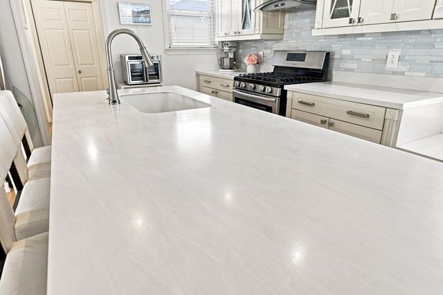 27 Elm St, Ludlow, MA 01056