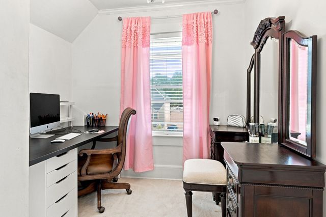 27 Elm St, Ludlow, MA 01056