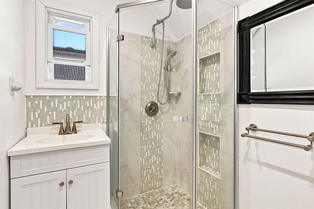 27 Elm St, Ludlow, MA 01056