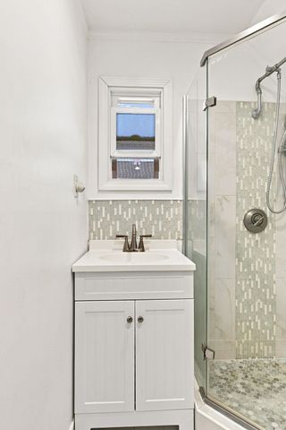 27 Elm St, Ludlow, MA 01056