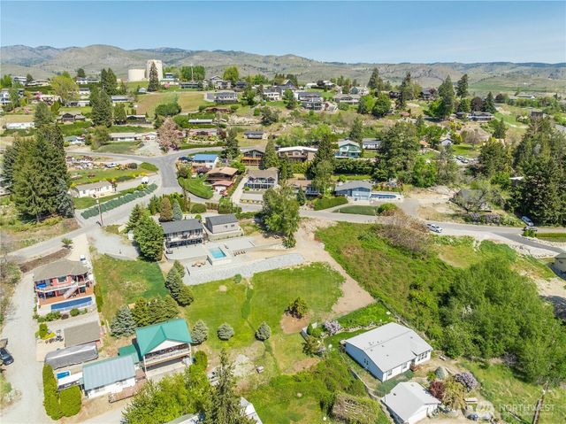 241 Lakeshore Drive, Manson, WA 98831