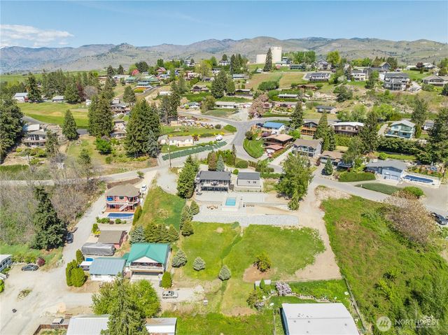 241 Lakeshore Drive, Manson, WA 98831