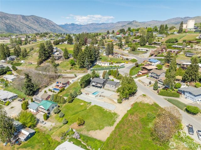 241 Lakeshore Drive, Manson, WA 98831