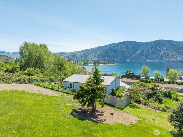 241 Lakeshore Drive, Manson, WA 98831