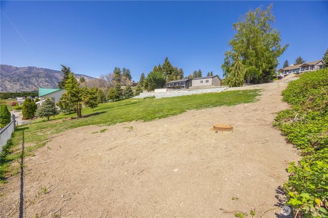 241 Lakeshore Drive, Manson, WA 98831