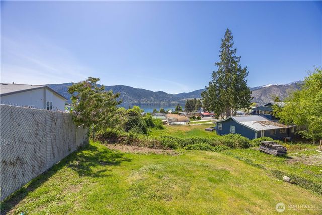 241 Lakeshore Drive, Manson, WA 98831