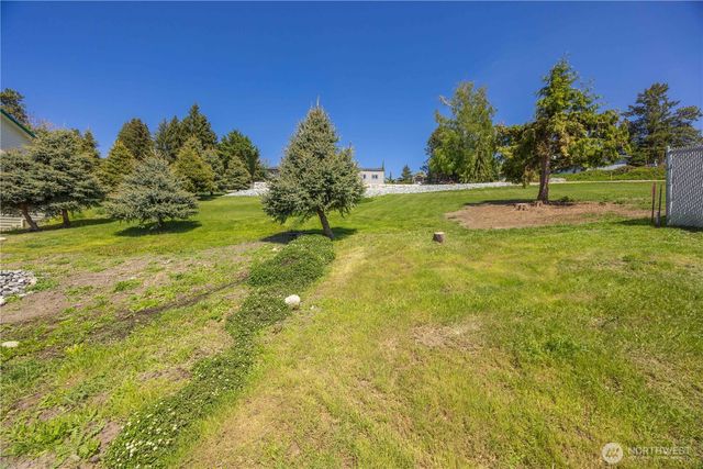 241 Lakeshore Drive, Manson, WA 98831