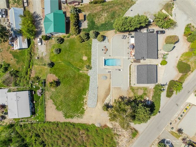 241 Lakeshore Drive, Manson, WA 98831