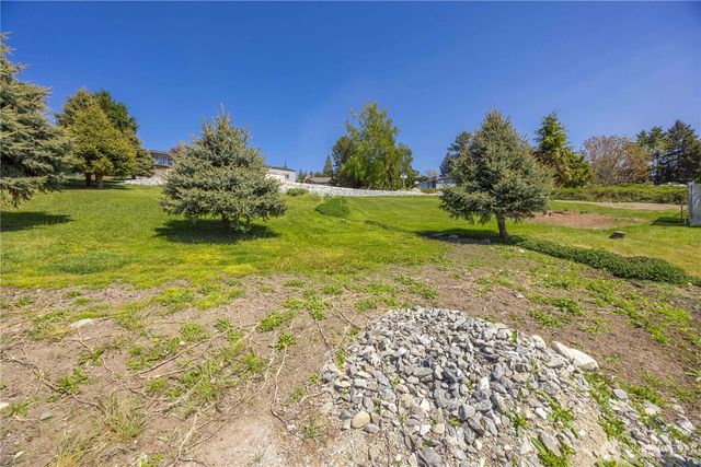 241 Lakeshore Drive, Manson, WA 98831