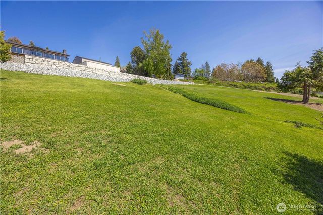 241 Lakeshore Drive, Manson, WA 98831