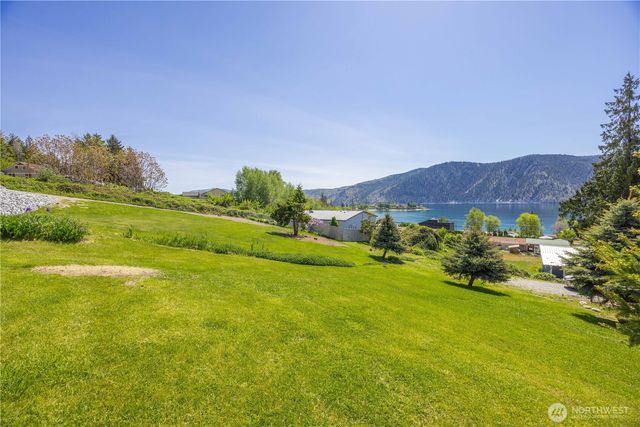 241 Lakeshore Drive, Manson, WA 98831