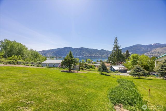 241 Lakeshore Drive, Manson, WA 98831