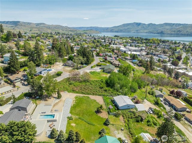 241 Lakeshore Drive, Manson, WA 98831