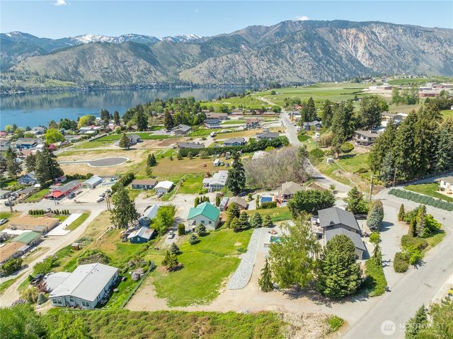 241 Lakeshore Drive, Manson, WA 98831