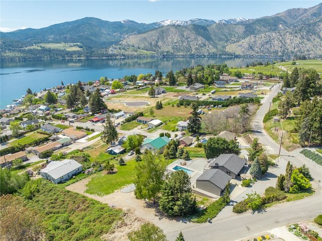 241 Lakeshore Drive, Manson, WA 98831