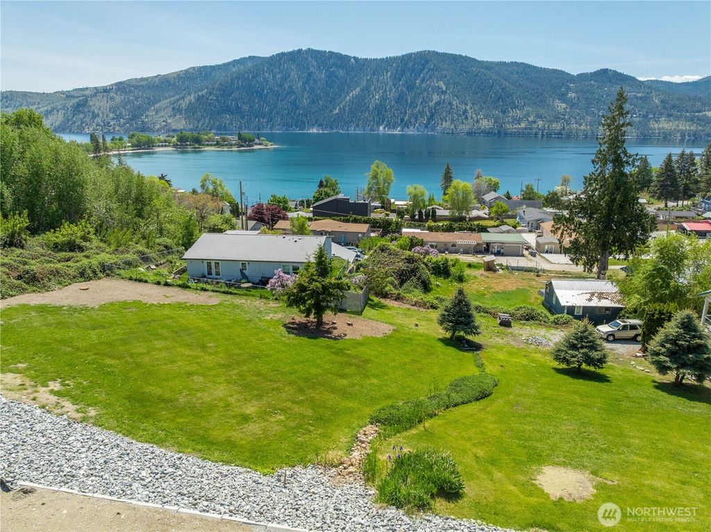 241 Lakeshore Drive, Manson, WA 98831