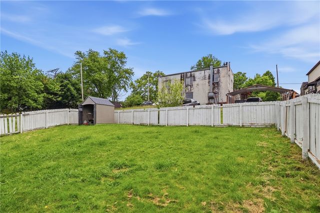 1803 Iowa Ave, West Mifflin, PA 15122