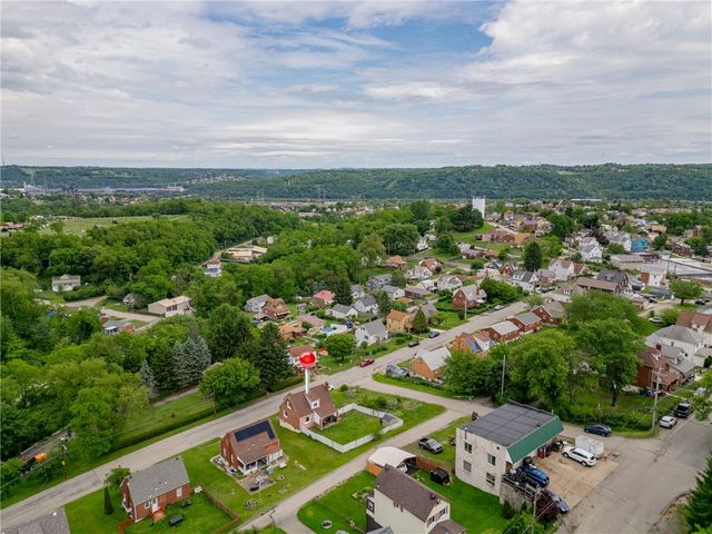 1803 Iowa Ave, West Mifflin, PA 15122