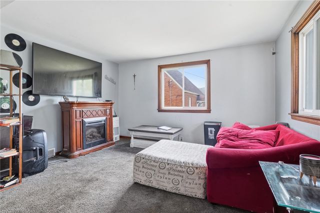 1803 Iowa Ave, West Mifflin, PA 15122