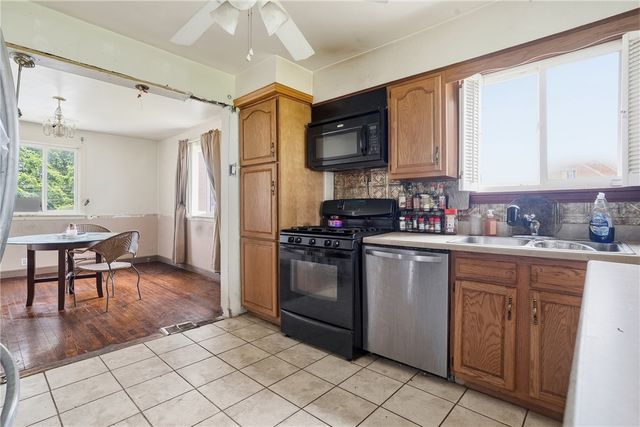 1803 Iowa Ave, West Mifflin, PA 15122