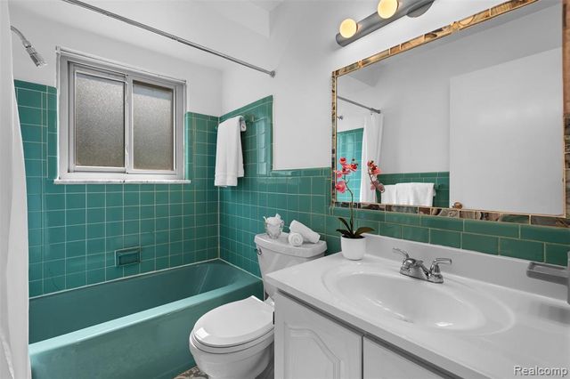 946 N Adams Road 2, Birmingham, MI 48009