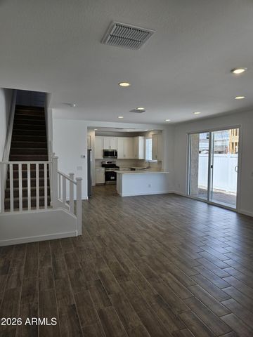 8310 E PRAIRIE Avenue, Mesa, AZ 85212