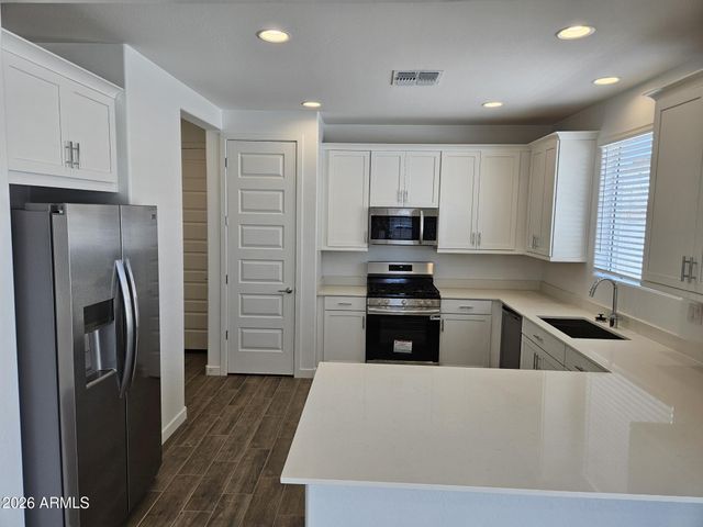 8310 E PRAIRIE Avenue, Mesa, AZ 85212