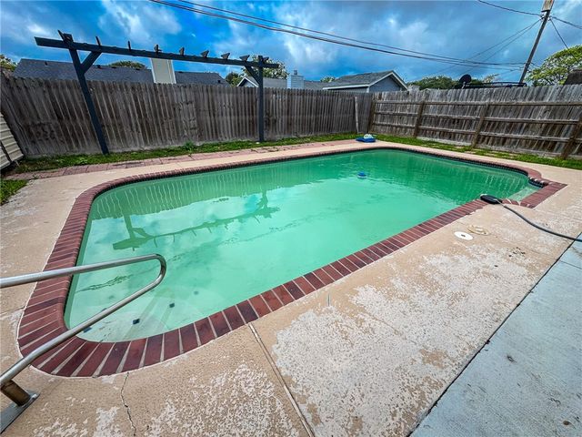 8113 Douglas Dr, Corpus Christi, TX 78409