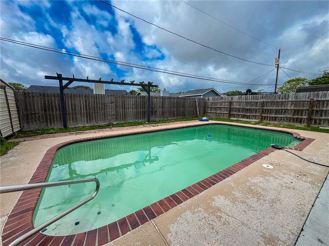 8113 Douglas Dr, Corpus Christi, TX 78409