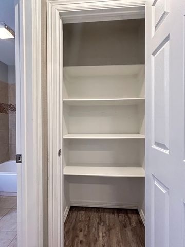 34 S Woodsprings Drive, Fayetteville, AR 72701