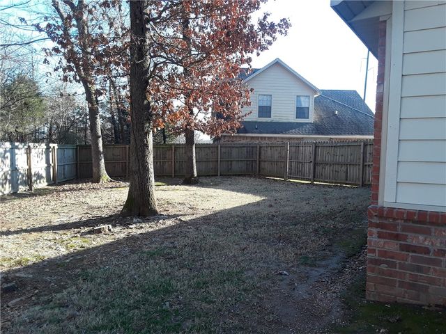 34 S Woodsprings Drive, Fayetteville, AR 72701