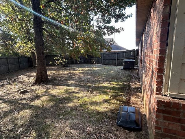 34 S Woodsprings Drive, Fayetteville, AR 72701